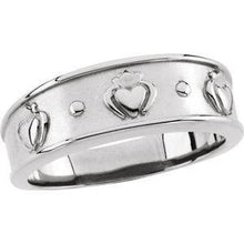 Load image into Gallery viewer, 8.25 mm Claddagh Ring