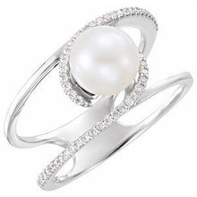 Load image into Gallery viewer, Freshwater Cultured Pearl & 1/8 CTW Diamond Ring