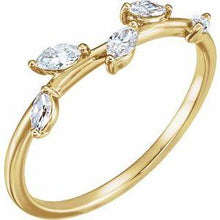 Load image into Gallery viewer, 1/4 CTW Diamond Leaf Ring