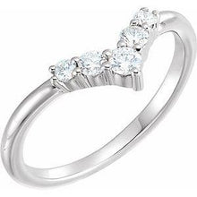Load image into Gallery viewer, 1/4 CTW Diamond Graduated "V" Ring
