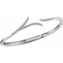 Load image into Gallery viewer, 1/4 CTW Diamond Hinged 7" Bracelet