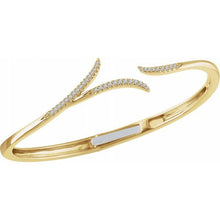 Load image into Gallery viewer, 1/4 CTW Diamond Hinged 7" Bracelet