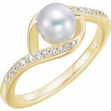 Load image into Gallery viewer, Freshwater Cultured Pearl & 1/8 CTW Diamond Ring