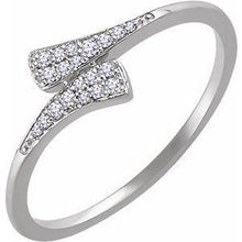 Load image into Gallery viewer, 1/10 CTW Diamond Ring