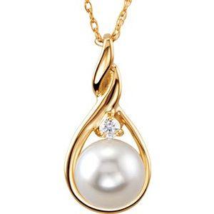 Akoya Cultured Pearl & .03 CTW Diamond 18