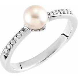 8 mm Pearl & .08 CTW Diamond Ring