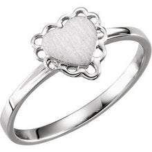 Load image into Gallery viewer, 7x6 mm Heart Signet Ring
