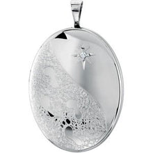 Load image into Gallery viewer, 26.1x20.4 mm Oval Locket with Footprints
