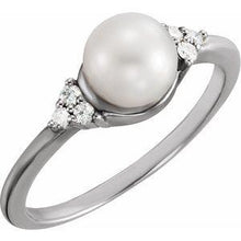 Load image into Gallery viewer, 7.5-8 mm Freshwater Cultured Pearl &amp; 1/8 CTW Diamond Ring
