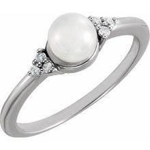 Load image into Gallery viewer, 7.5-8 mm Freshwater Cultured Pearl &amp; 1/8 CTW Diamond Ring
