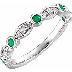 Emerald & 1/6 CTW Diamond Ring