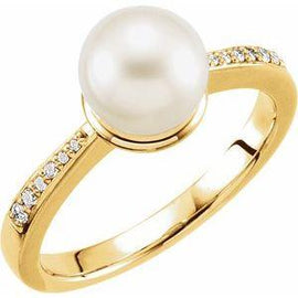 8 mm Pearl & .08 CTW Diamond Ring