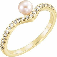 Load image into Gallery viewer, Freshwater Cultured Pearl &amp; 1/5 CTW Diamond V Ring
