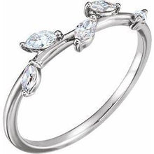 Load image into Gallery viewer, 1/4 CTW Diamond Leaf Ring

