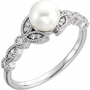 Freshwater Pearl & 1/10 CTW Diamond Leaf Ring