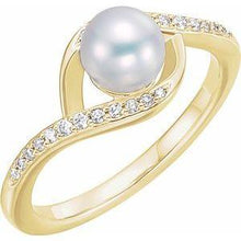 Load image into Gallery viewer, Freshwater Cultured Pearl &amp; 1/8 CTW Diamond Ring

