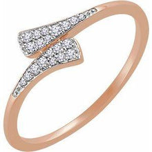 Load image into Gallery viewer, 1/10 CTW Diamond Ring
