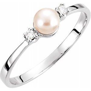 4.5 mm Akoya Cultured Pearl & Diamond Ring