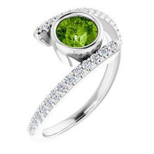 Load image into Gallery viewer, Peridot &amp; 1/4 CTW Diamond Ring
